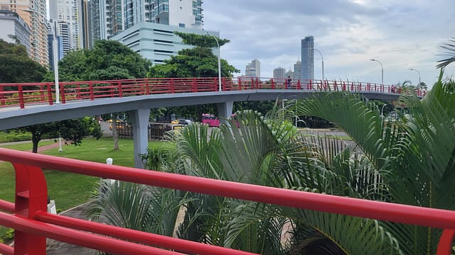 Pedestrian Crossing to Cinta Costera at Urraca Park