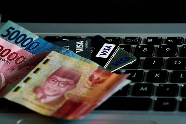Foreign Currency, Image by hartono subagio from Pixabay